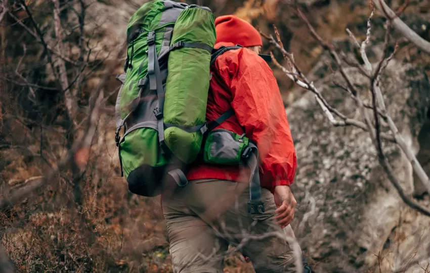 jak dopasować plecak trekkingowy