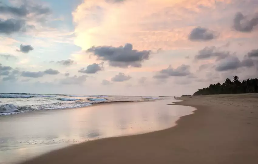 czy można rozbić namiot na plaży